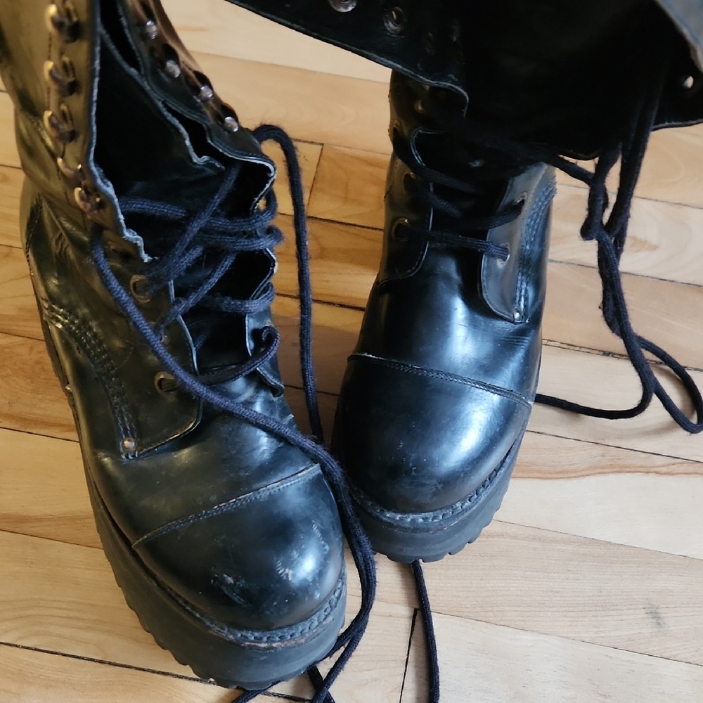 Black Platform Lace-Up Leather Boots - Picture 4 of 16